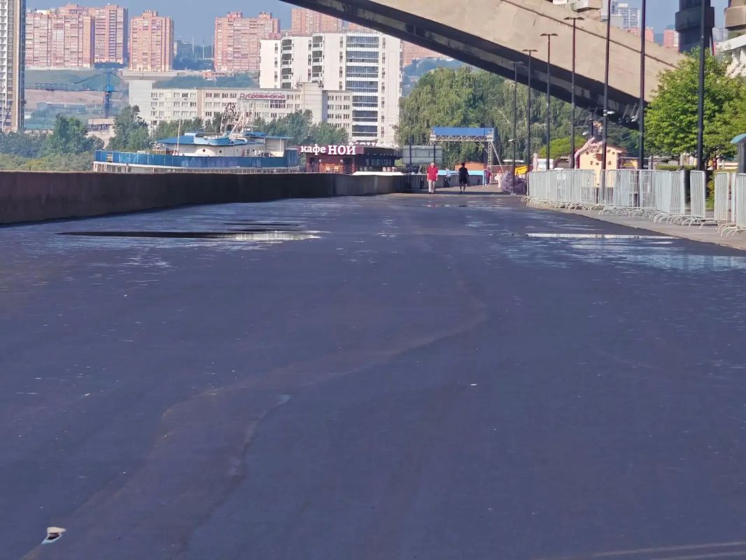 Утром заехал на главные набережные города – Центральную и Ярыгинскую