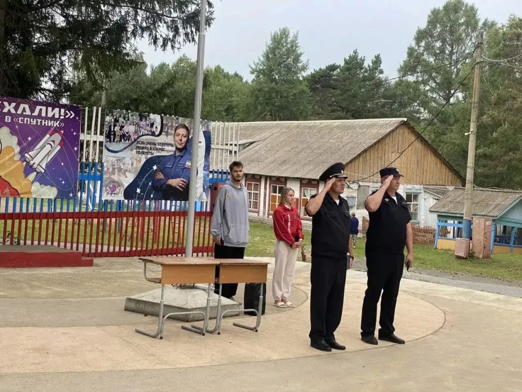 Полицейский десант в «Спутнике» Полицейский десант в «Спутнике»