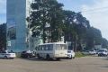 В Красноярском крае пассажирский автобус проехал на «красный» и врезался в легковушку