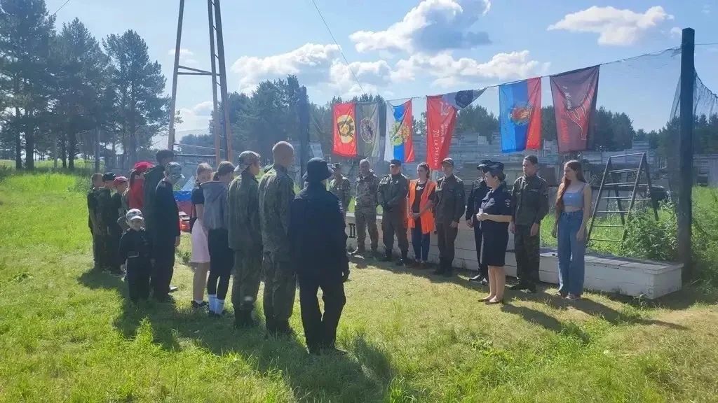 В рамках акции «Будь в форме» автоинспекторы Канска приехали в центр «Звезда», где собралась молодёжь