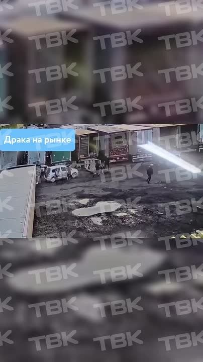 Массовая драка за парковку произошла на рынке в Красноярске