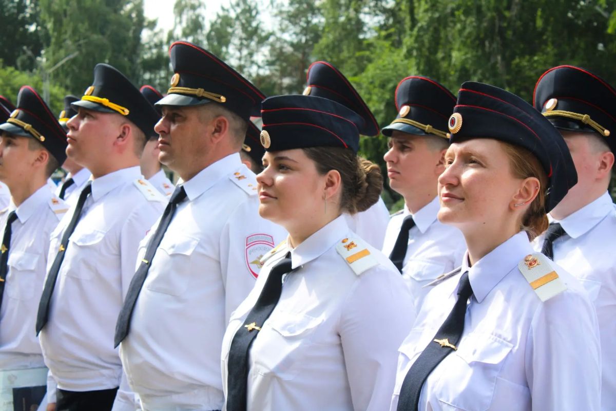 В Красноярске на базе Сибирского юридического института состоялась торжественная церемония вручения дипломов слушателям факультета заочного обучения, переподготовки и повышения квалификации В Красноярске на базе Сибирского юридического института состоялась торжественная церемония вручения дипломов слушателям факультета заочного обучения, переподготовки и повышения квалификации