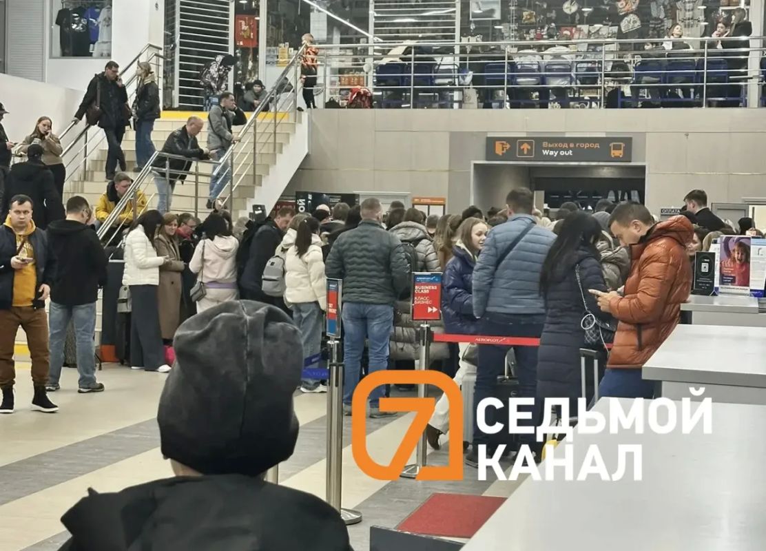 Красноярская авиакомпания «НордСтар» полдня продержала пассажиров в зале