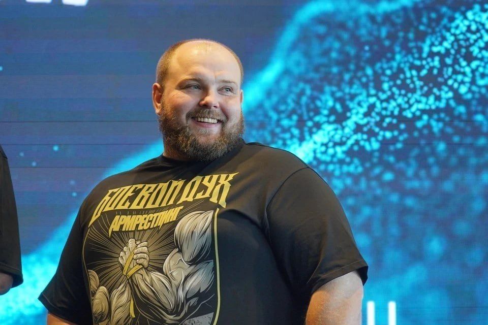 «Пельмень» против дерзкого поляка: красноярский чемпион по пощечинам Василий Камоцкий вырубил Давида Залевски в Power Slap