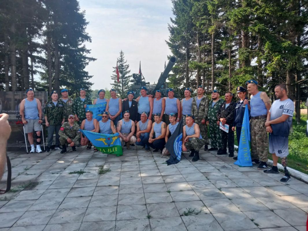 День войск дяди Васи. Сегодня, 2 августа, десантники Ирбейско-Саянского округа празднуют день Воздушно-десантных войск День войск дяди Васи. Сегодня, 2 августа, десантники Ирбейско-Саянского округа празднуют день Воздушно-десантных войск