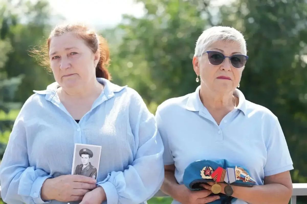 Красноярск почтил память героев в 96-ю годовщину Дня Воздушно-десантных войск Красноярск почтил память героев в 96-ю годовщину Дня Воздушно-десантных войск