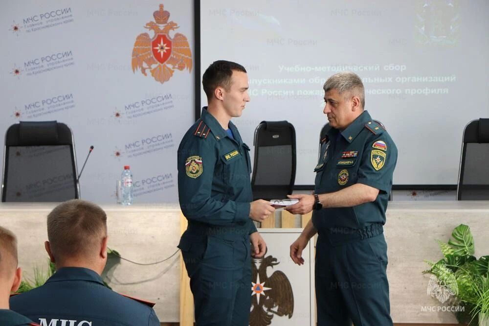 Стартовал учебно-методический сбор с выпускниками образовательных организаций МЧС России Стартовал учебно-методический сбор с выпускниками образовательных организаций МЧС России