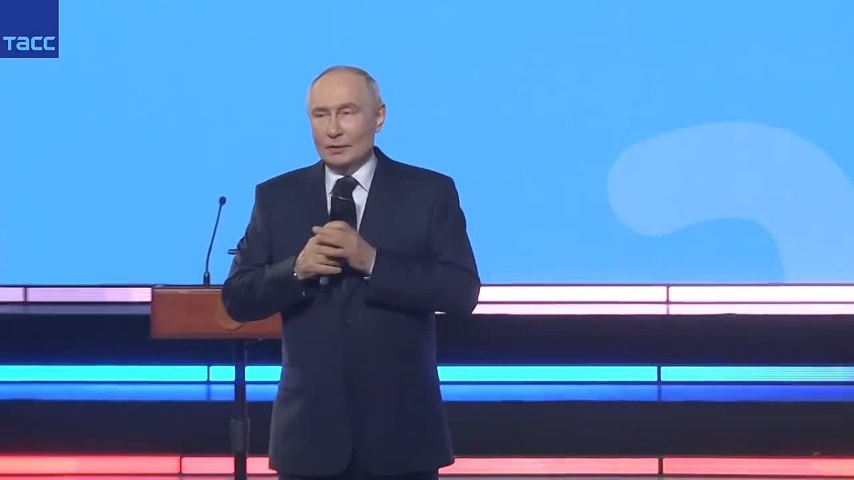 Президент России Владимир Путин выступил на церемонии закрытия финала конкурса «Большая перемена» в Красноярске