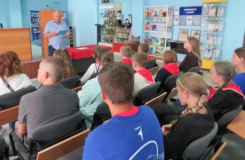 Каникулы с пользой!. Юные патриоты Движения первых побывали в музее канской полиции Каникулы с пользой!. Юные патриоты Движения первых побывали в музее канской полиции