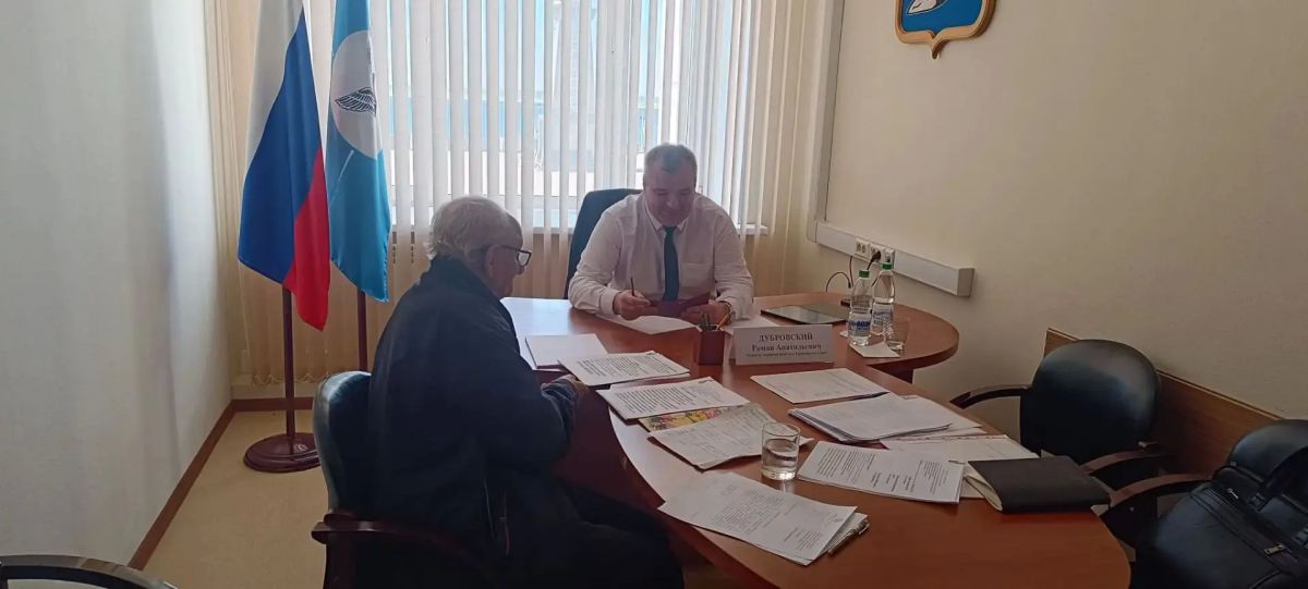 Сегодня министр Роман Дубровский работает в г. Дудинке Сегодня министр Роман Дубровский работает в г. Дудинке