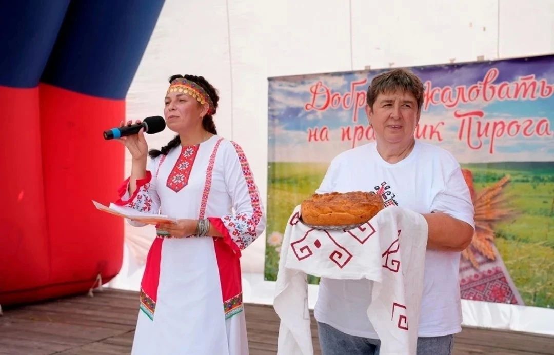 «Наш край — единая семья»: в селе Мокрушинском в пятый раз прошёл фестиваль «День пирога»
