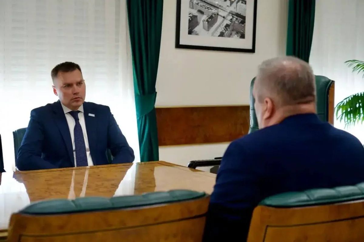 Дмитрий Карасёв: Провёл рабочую встречу с министром тарифной политики Красноярского края Романом Дубровским Дмитрий Карасёв: Провёл рабочую встречу с министром тарифной политики Красноярского края Романом Дубровским