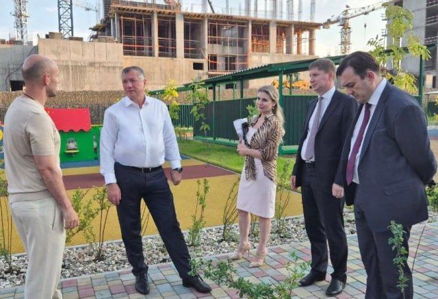 Вице-премьер РФ Марат Хуснуллин проверил детский сад в красноярском ЖК «Универс»