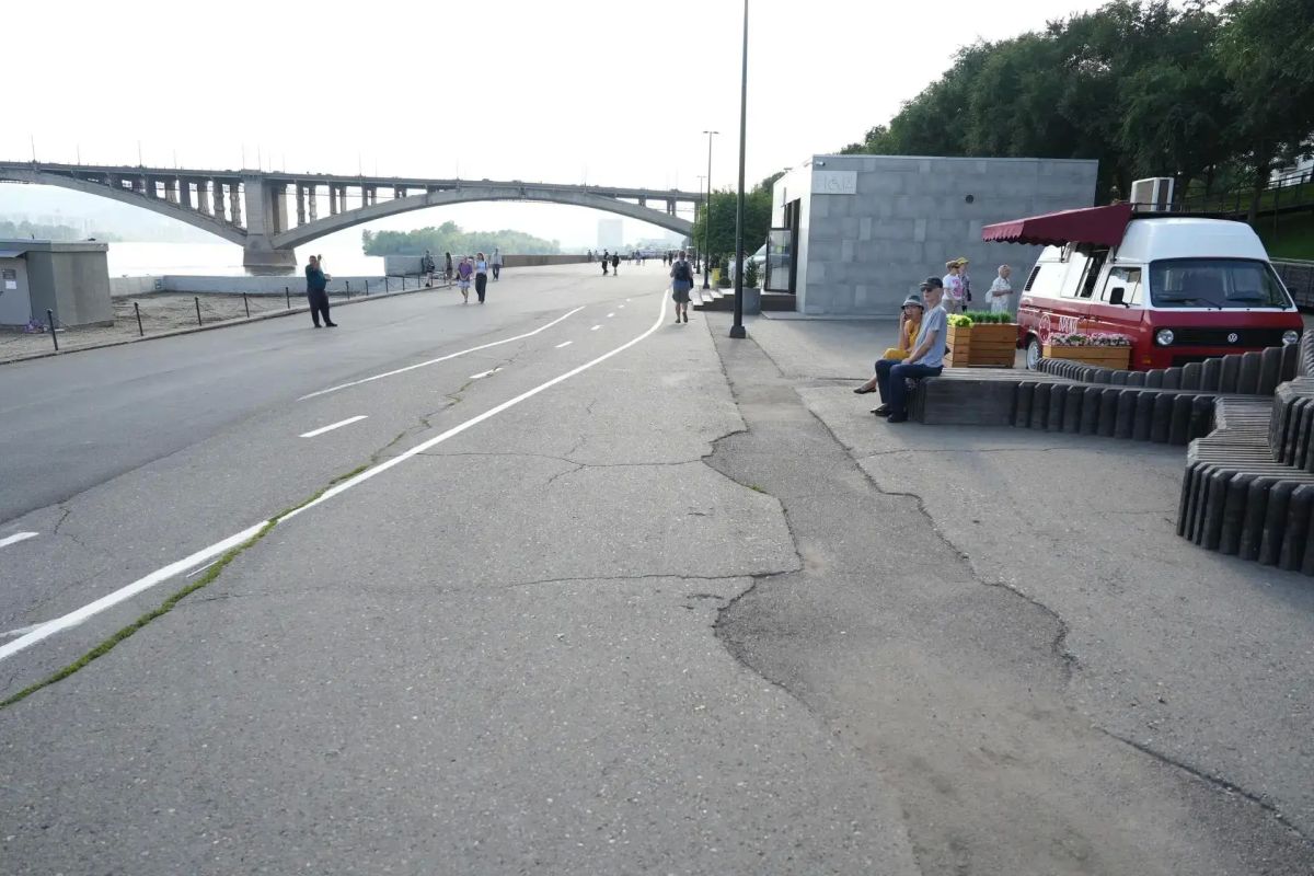 Новый асфальт на Центральной набережной в Красноярске переделают