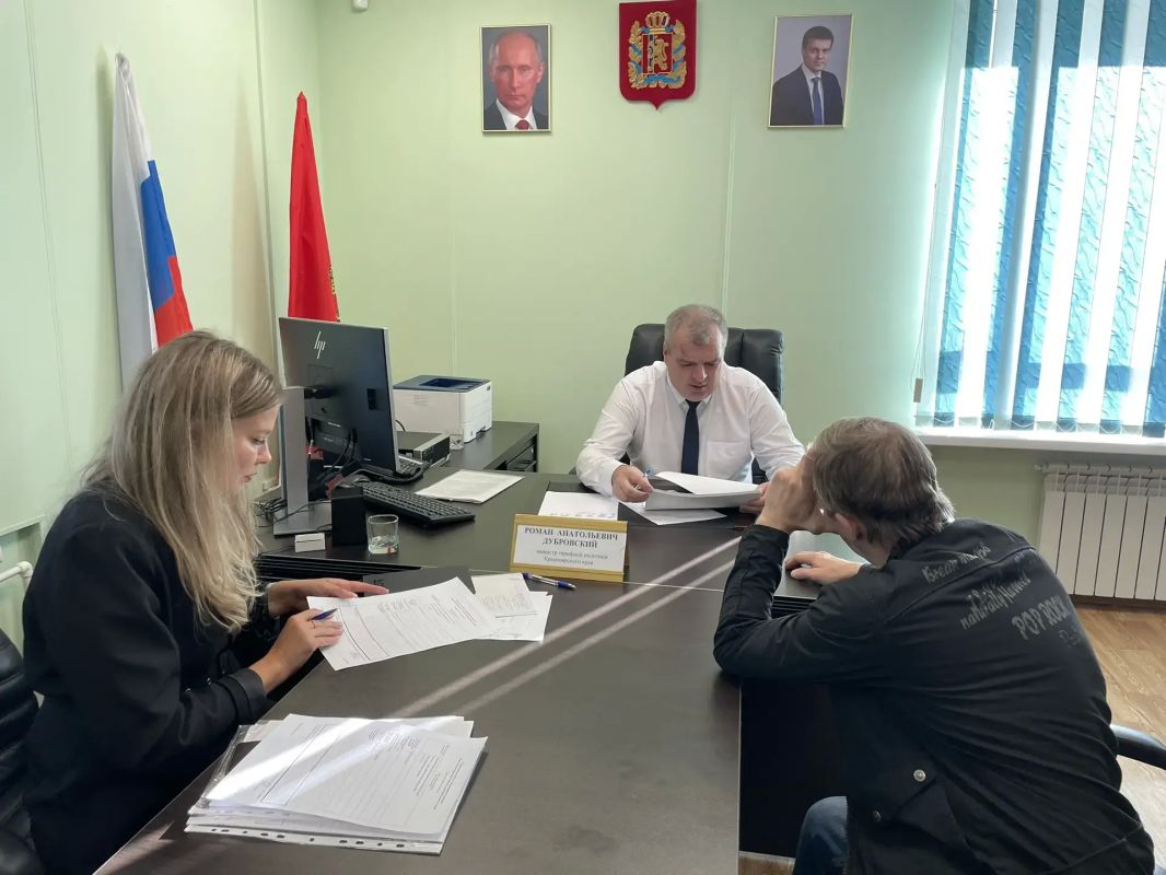 Рабочую встречу с главой города Дмитрием Карасевым провел министр Роман Дубровский в Норильске Рабочую встречу с главой города Дмитрием Карасевым провел министр Роман Дубровский в Норильске