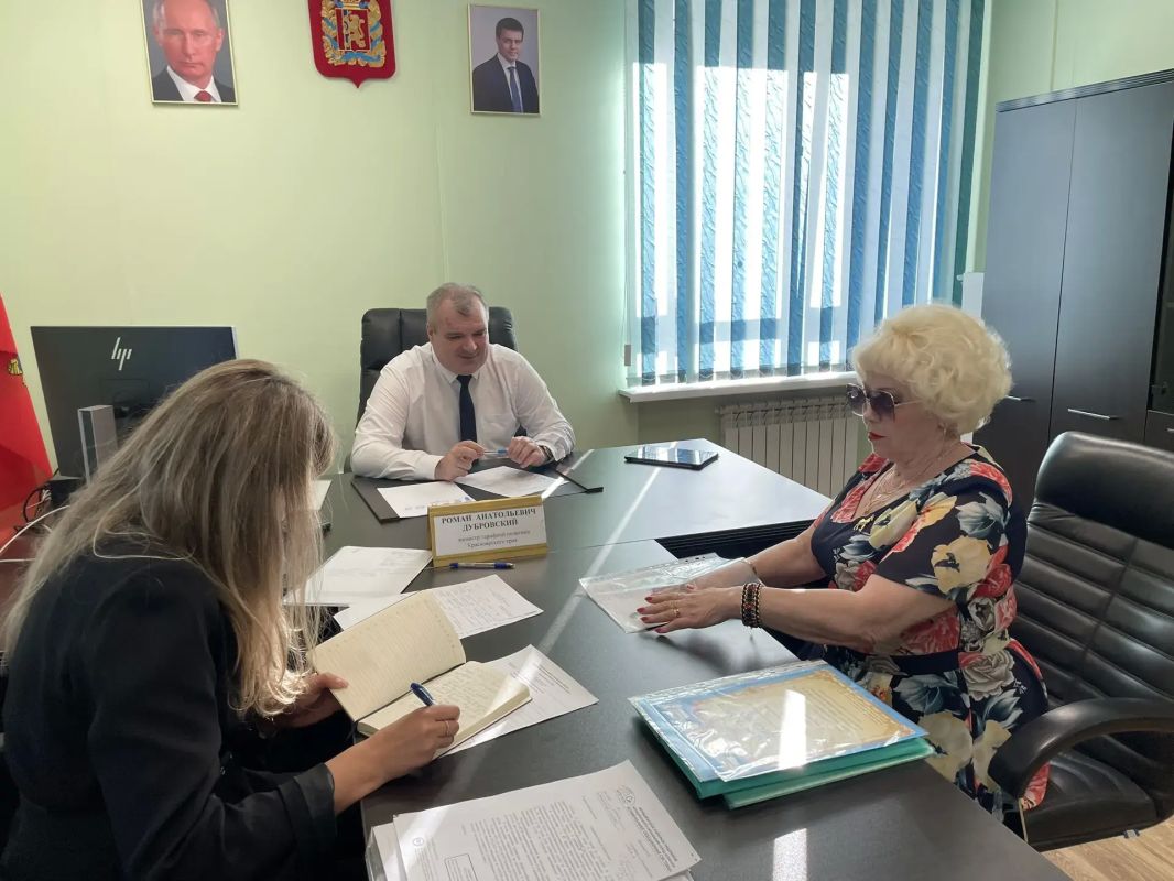 Рабочую встречу с главой города Дмитрием Карасевым провел министр Роман Дубровский в Норильске Рабочую встречу с главой города Дмитрием Карасевым провел министр Роман Дубровский в Норильске