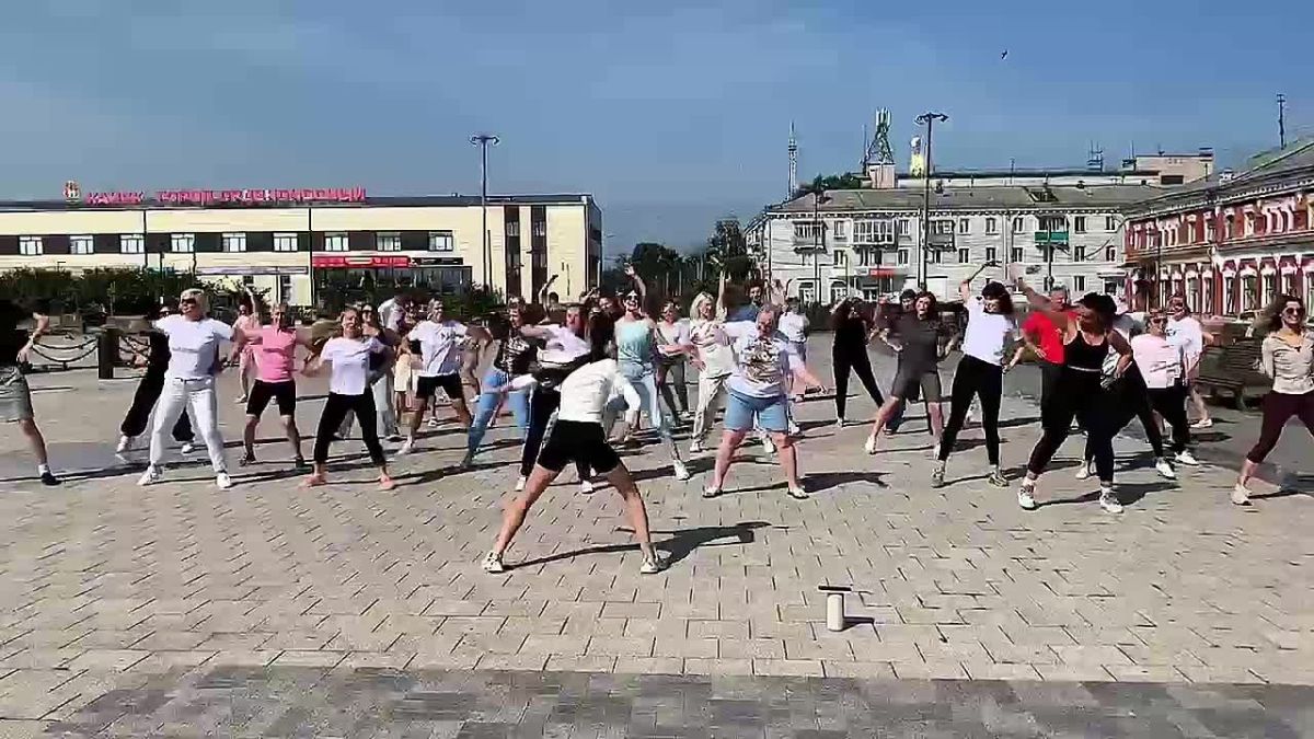 С Днём физкультурника!. Администрация Канского округа поздравляет всех спортсменов, тренеров, учителей физкультуры и всех, кто дружит со спортом, с наступающим праздником! Быстрее, выше, сильнее — эти олимпийские принципы...