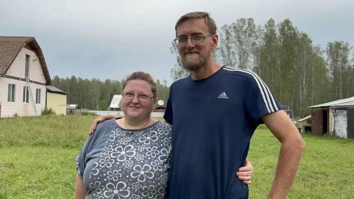 Осетровая ферма. В рамках рабочей поездки глава Каратузского округа Константин Тюнин побывал в Нижних Курятах на осетровой ферме, познакомился с молодыми предпринимателями – семьёй Бобиных Руты и Сергея Осетровая ферма. В рамках рабочей поездки глава Каратузского округа Константин Тюнин побывал в Нижних Курятах на осетровой ферме, познакомился с молодыми предпринимателями – семьёй Бобиных Руты и Сергея