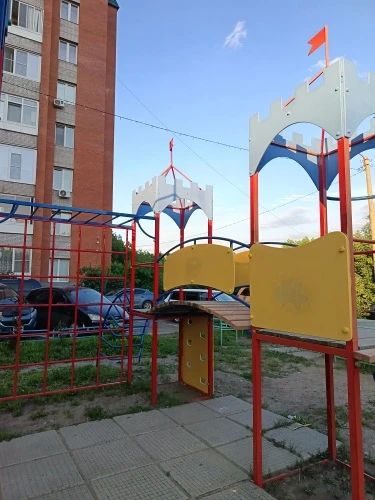 Облезлая горка и сломанные качели: прокуратура заставила ТСЖ отремонтировать детскую площадку Облезлая горка и сломанные качели: прокуратура заставила ТСЖ отремонтировать детскую площадку
