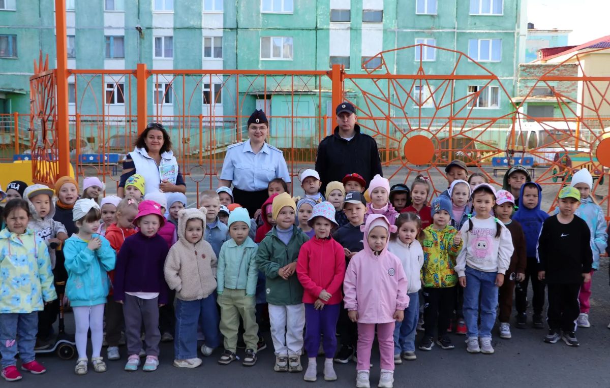 Зарядка со стражем порядка – детям Таймыра и Шушенского!
