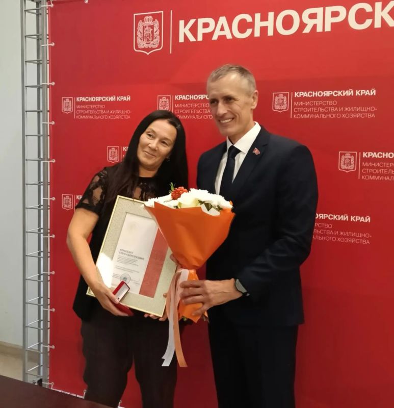 #ДеньСтроителя. Накануне Дня строителя глава краевого Минстроя Максим Говорушкин и депутат Заксобрания края, председатель комитета по строительству, ЖКХ и вопросам ГО и ЧС Алексей Кулеш вручили краевые награды лучшим из... #ДеньСтроителя. Накануне Дня строителя глава краевого Минстроя Максим Говорушкин и депутат Заксобрания края, председатель комитета по строительству, ЖКХ и вопросам ГО и ЧС Алексей Кулеш вручили краевые награды лучшим из...