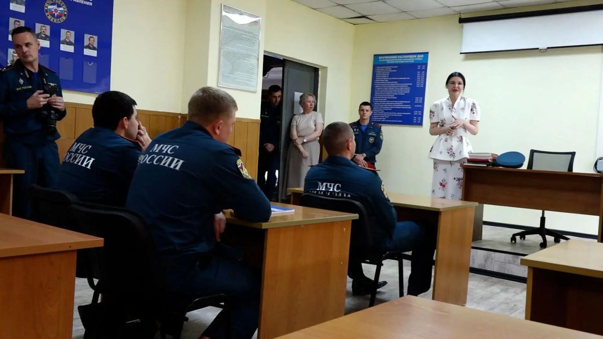 В гостях у огнеборцев: Ирина Иванова посетила пожарную часть № 3 В гостях у огнеборцев: Ирина Иванова посетила пожарную часть № 3