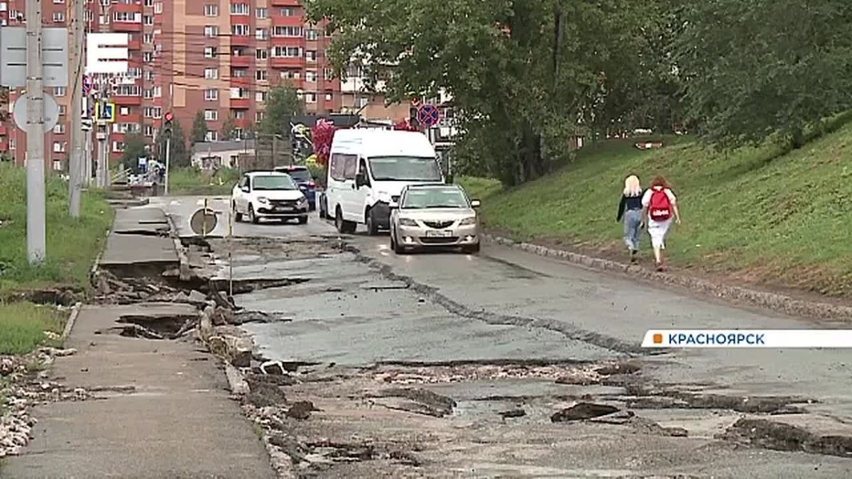 Часть Солнечного полтора месяца остается без автобусов после ливней