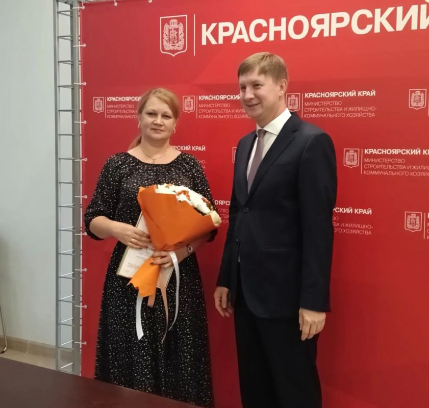 #ДеньСтроителя. Накануне Дня строителя глава краевого Минстроя Максим Говорушкин и депутат Заксобрания края, председатель комитета по строительству, ЖКХ и вопросам ГО и ЧС Алексей Кулеш вручили краевые награды лучшим из... #ДеньСтроителя. Накануне Дня строителя глава краевого Минстроя Максим Говорушкин и депутат Заксобрания края, председатель комитета по строительству, ЖКХ и вопросам ГО и ЧС Алексей Кулеш вручили краевые награды лучшим из...