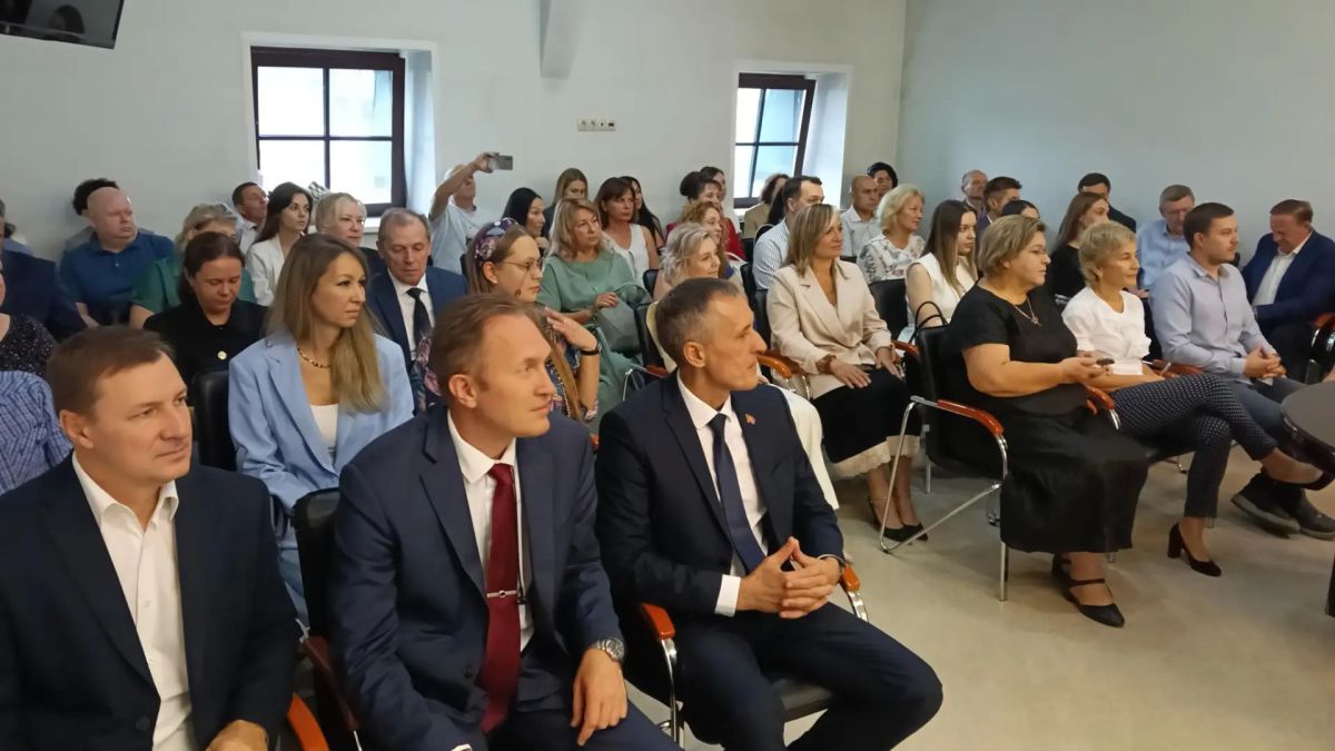 #ДеньСтроителя. Накануне Дня строителя глава краевого Минстроя Максим Говорушкин и депутат Заксобрания края, председатель комитета по строительству, ЖКХ и вопросам ГО и ЧС Алексей Кулеш вручили краевые награды лучшим из...