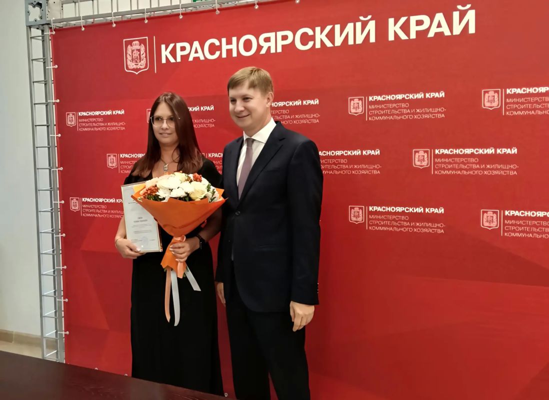 #ДеньСтроителя. Накануне Дня строителя глава краевого Минстроя Максим Говорушкин и депутат Заксобрания края, председатель комитета по строительству, ЖКХ и вопросам ГО и ЧС Алексей Кулеш вручили краевые награды лучшим из... #ДеньСтроителя. Накануне Дня строителя глава краевого Минстроя Максим Говорушкин и депутат Заксобрания края, председатель комитета по строительству, ЖКХ и вопросам ГО и ЧС Алексей Кулеш вручили краевые награды лучшим из...