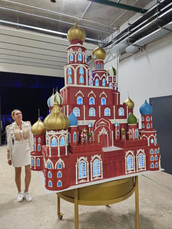 Звездный кондитер с двумя мировыми рекордами Марина Синицкая была у нас в гостях Звездный кондитер с двумя мировыми рекордами Марина Синицкая была у нас в гостях