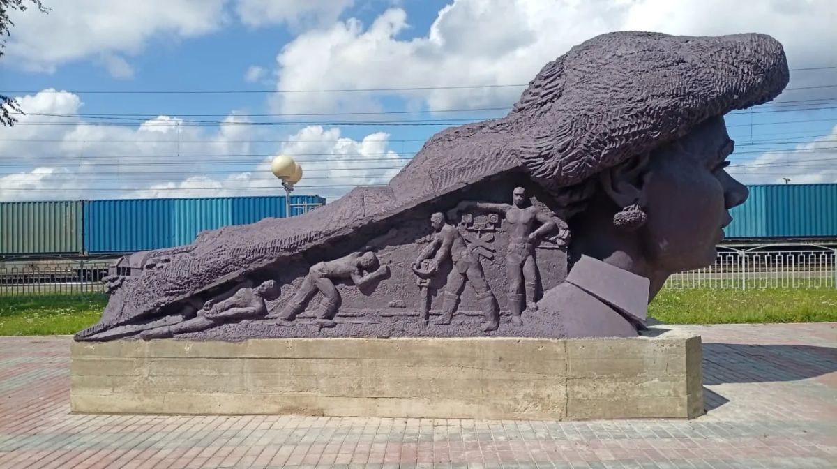 «Девушка-поезд» появилась у вокзала в Красноярском крае «Девушка-поезд» появилась у вокзала в Красноярском крае