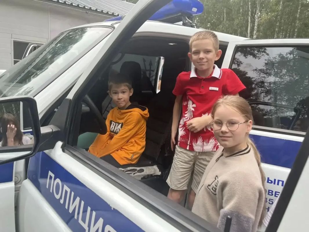 День полиции в лагерях: профилактика, спецсредства и мечты о службе