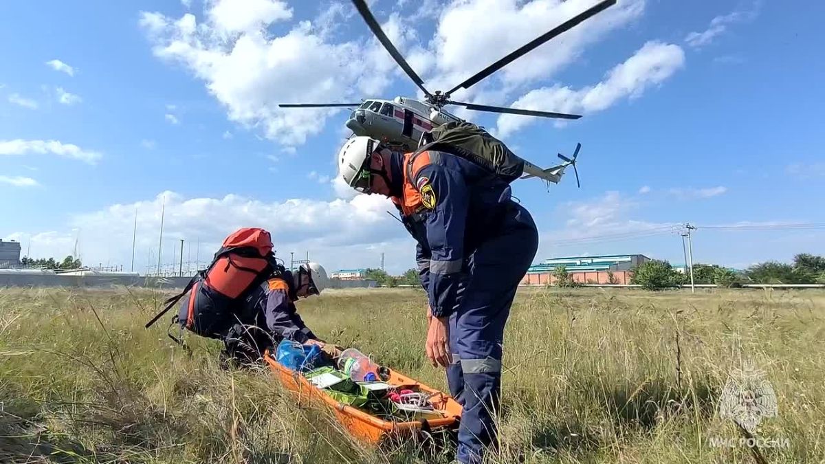 Спасатели Хакасии на вертолете эвакуировали травмированного в Аскизском районе туриста