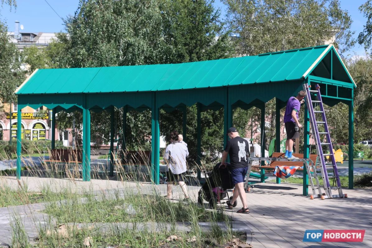 В сквере «Сказочный» начали устанавливать игровые конструкции В сквере «Сказочный» начали устанавливать игровые конструкции