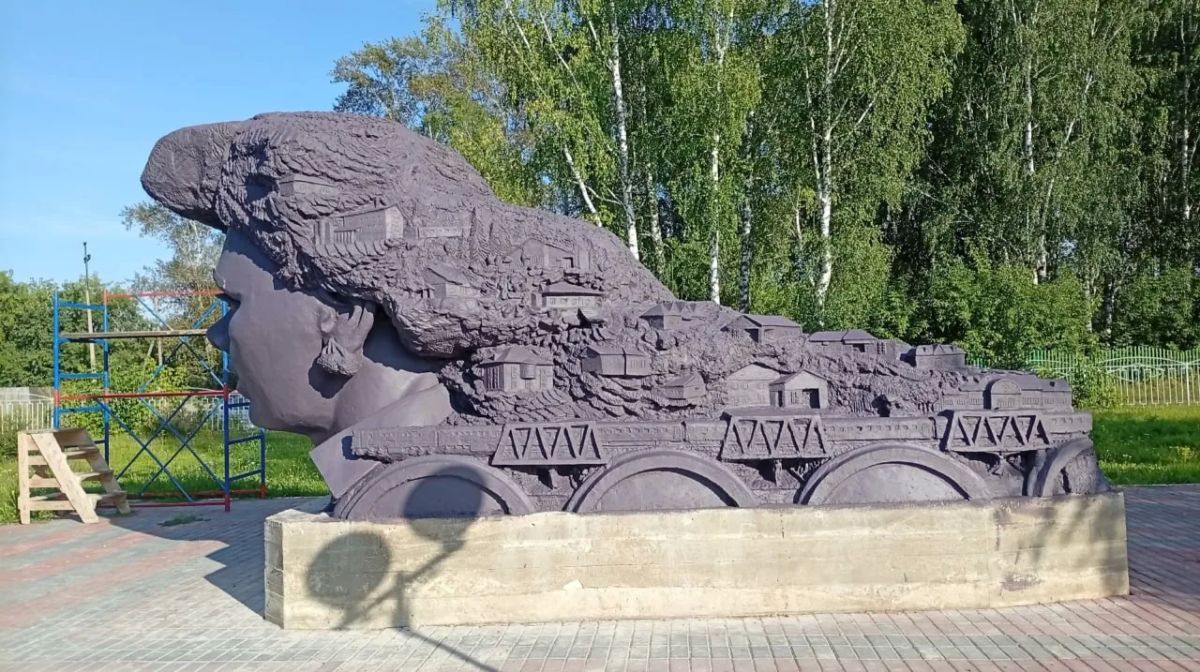 Скульптор Максим Старовойтов, автор композиции «Тайга» в Нижней Пойме, прокомментировал обсуждения и критику в сети