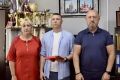 В строю с первого дня СВО. Глава Каратузского муниципального округа Константин Тюнин вручил нагрудный знак «За защиту малой Родины» военнослужащему Илье Палаеву