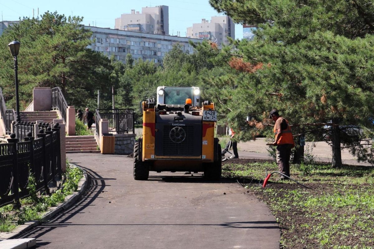 #лентарайонов. В Центральном районе продолжается благоустройство набережной вдоль Качи на участке от Юдинского моста до улицы Вейнбаума Какие работы осталось провести: уложить деревянные настилы;