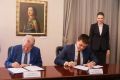 Подписали соглашение Губернатор Красноярского края Михаил Котюков и президент Российской академии наук, академик Геннадий Красников
