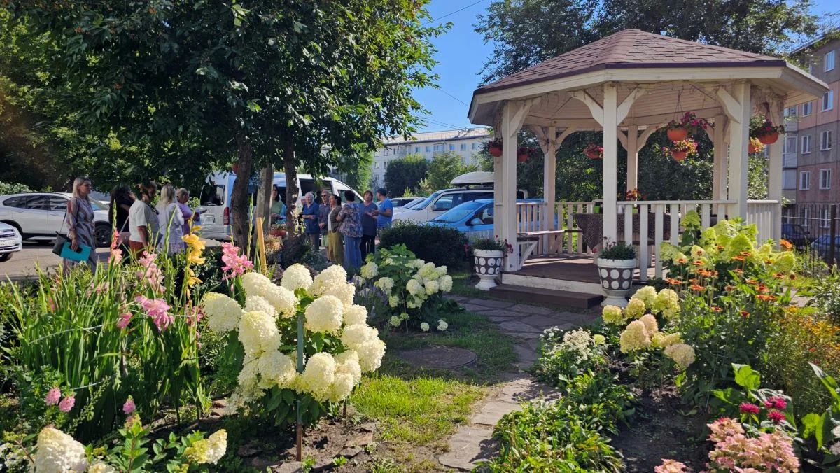 Похоже, сегодня у нас цветочный день — утром рассказывали, как озеленяют Красноярск, а теперь посмотрим, что создают сами горожане