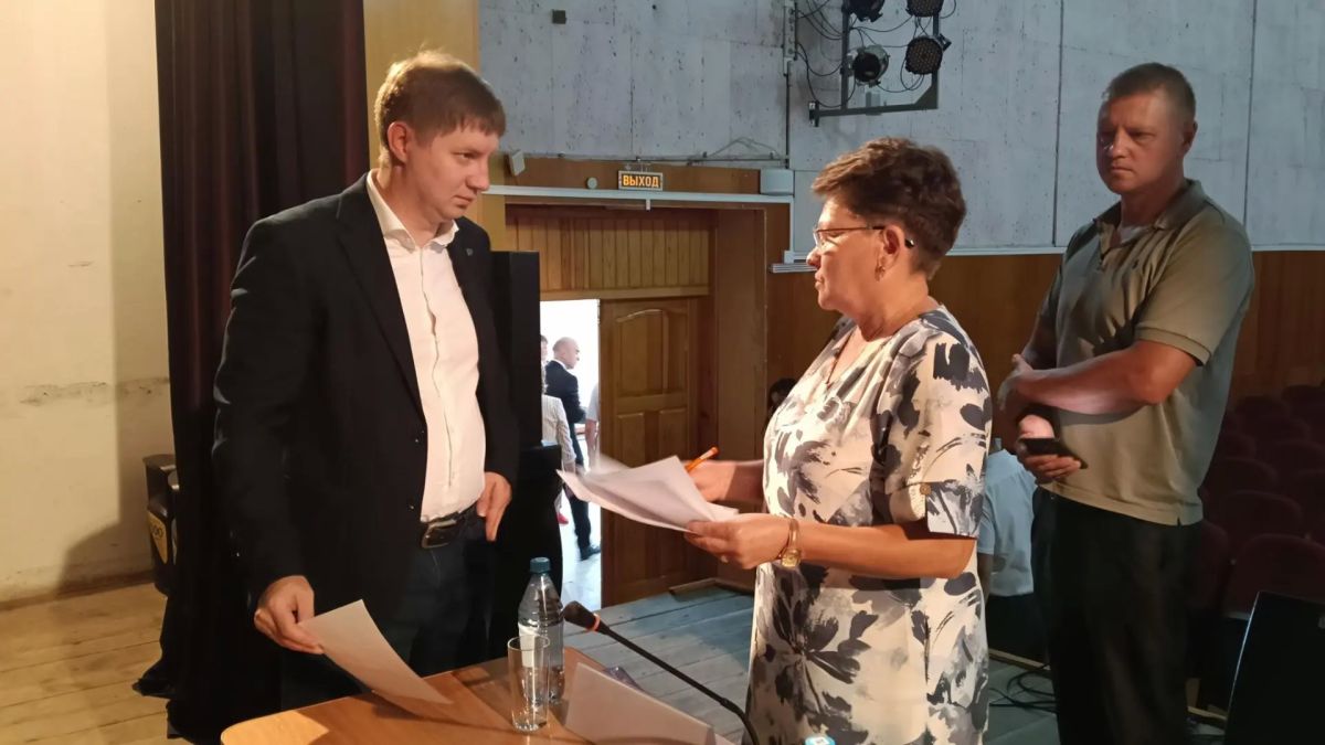 Как всегда, эмоционально прошла сегодня встреча с жителями Ермаковского округа Как всегда, эмоционально прошла сегодня встреча с жителями Ермаковского округа