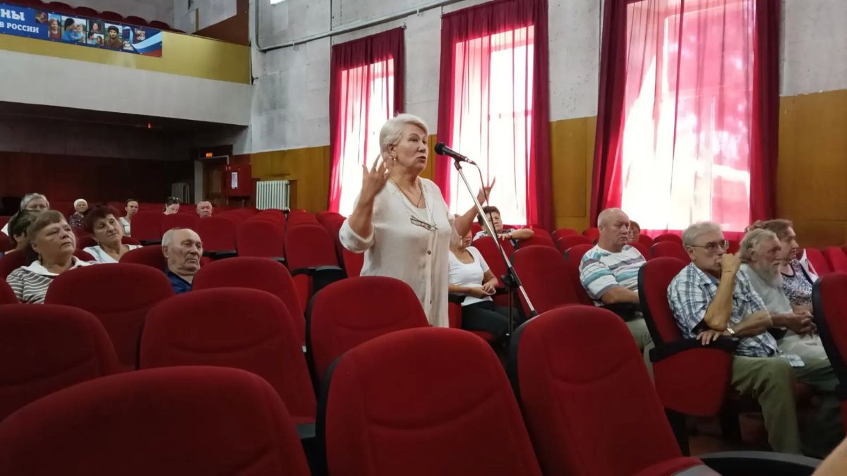 Как всегда, эмоционально прошла сегодня встреча с жителями Ермаковского округа Как всегда, эмоционально прошла сегодня встреча с жителями Ермаковского округа