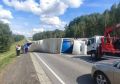 Фура встала на бок поперек краевой трассы между Красноярском и Канском