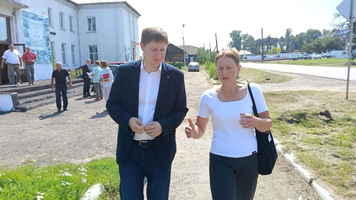 Как всегда, эмоционально прошла сегодня встреча с жителями Ермаковского округа Как всегда, эмоционально прошла сегодня встреча с жителями Ермаковского округа