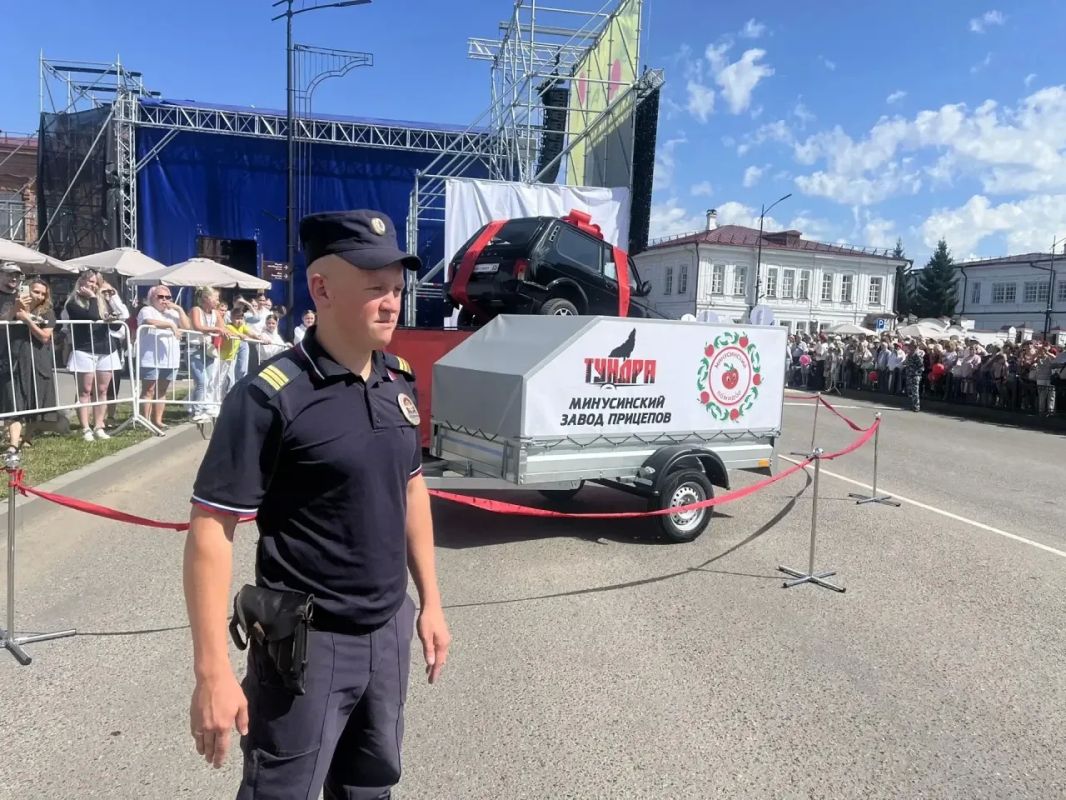 Полицейские обеспечили охрану общественного порядка в День минусинского помидора Полицейские обеспечили охрану общественного порядка в День минусинского помидора