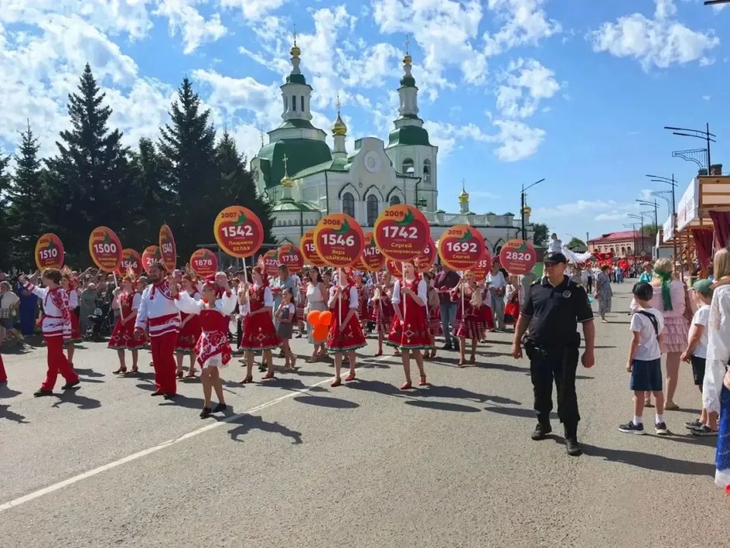 Полицейские обеспечили охрану общественного порядка в День минусинского помидора Полицейские обеспечили охрану общественного порядка в День минусинского помидора