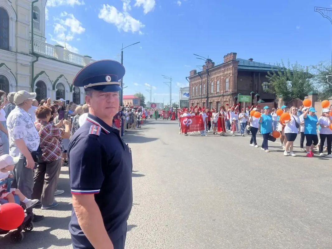 Полицейские обеспечили охрану общественного порядка в День минусинского помидора Полицейские обеспечили охрану общественного порядка в День минусинского помидора