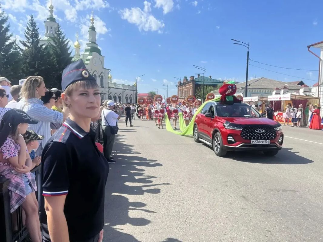 Полицейские обеспечили охрану общественного порядка в День минусинского помидора Полицейские обеспечили охрану общественного порядка в День минусинского помидора