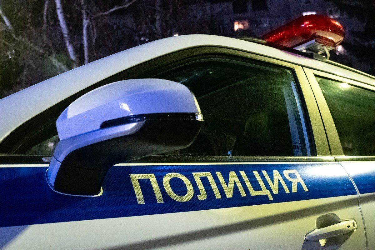 Житель многоэтажки на улице Судостроительной в домовом чате сделал замечание соседу по поводу неправильной парковки