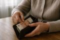Семейное доверие: в Ермаковском округе перед судом предстанет 74-летняя женщина за присвоение 2 млн руб